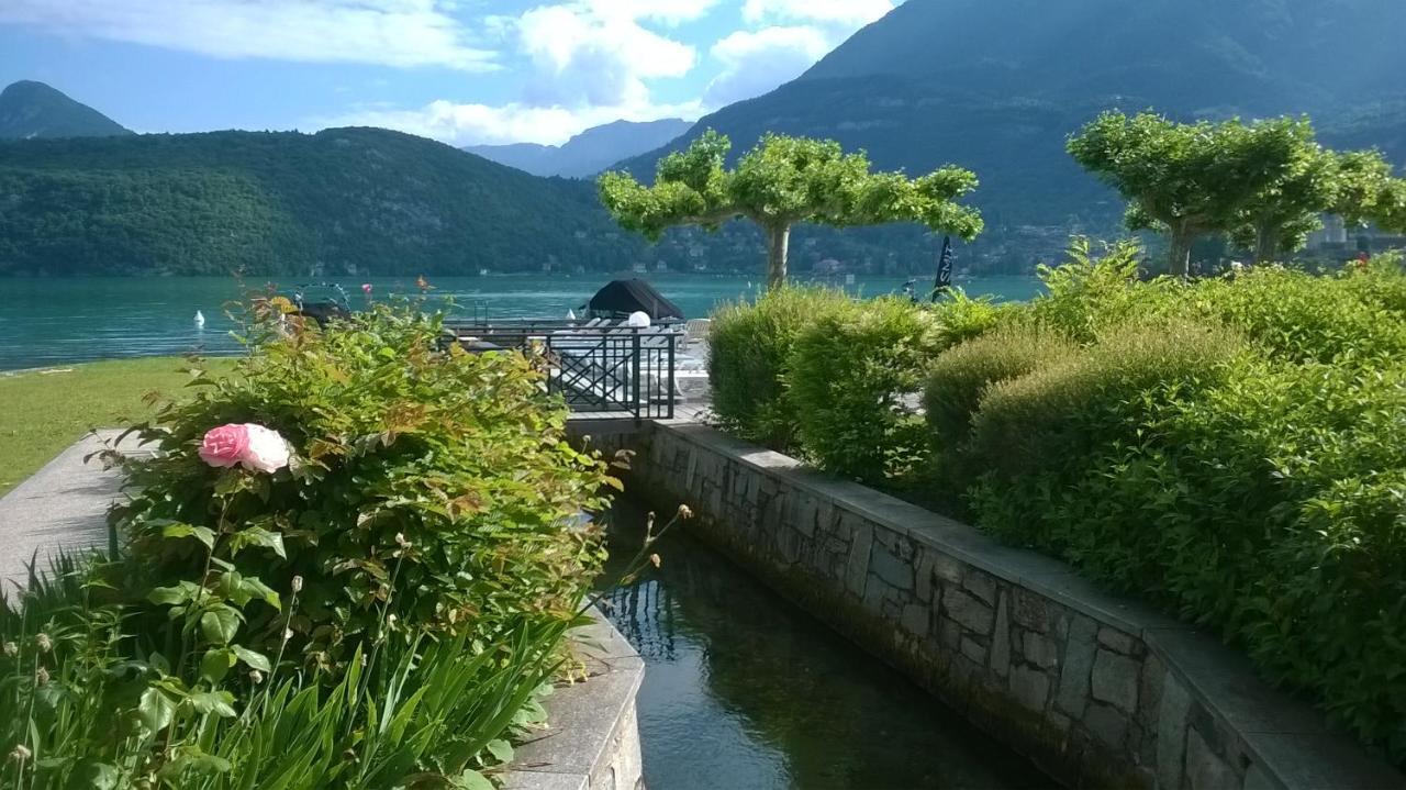 Au Bord Du Lac D'Annecy, Logement Type Loft, Dans Residence Avec Plage Et Ponton Privee Duingt Buitenkant foto