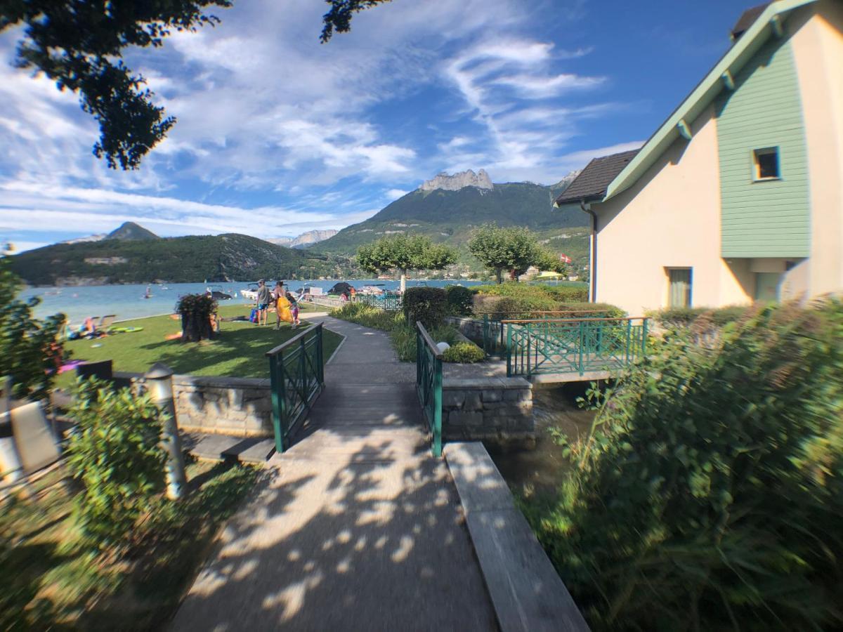 Au Bord Du Lac D'Annecy, Logement Type Loft, Dans Residence Avec Plage Et Ponton Privee Duingt Buitenkant foto