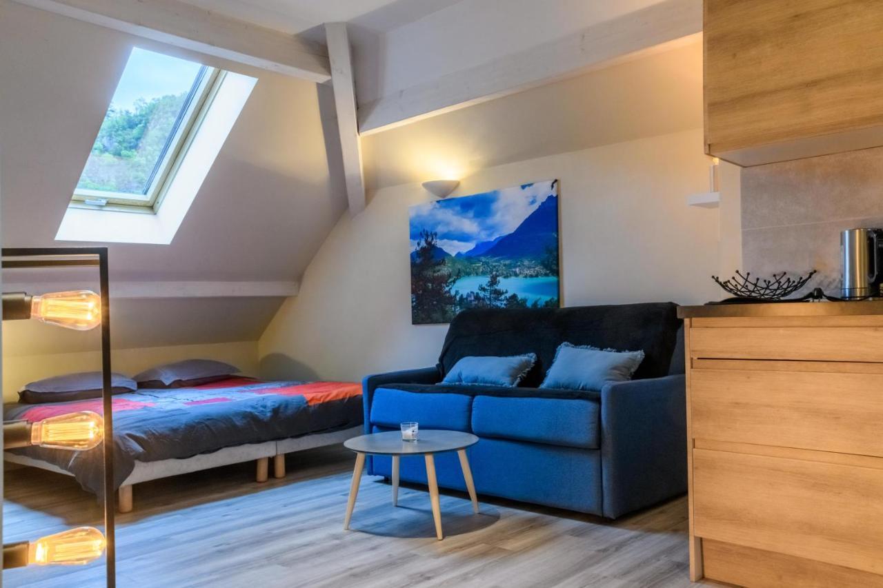 Au Bord Du Lac D'Annecy, Logement Type Loft, Dans Residence Avec Plage Et Ponton Privee Duingt Buitenkant foto