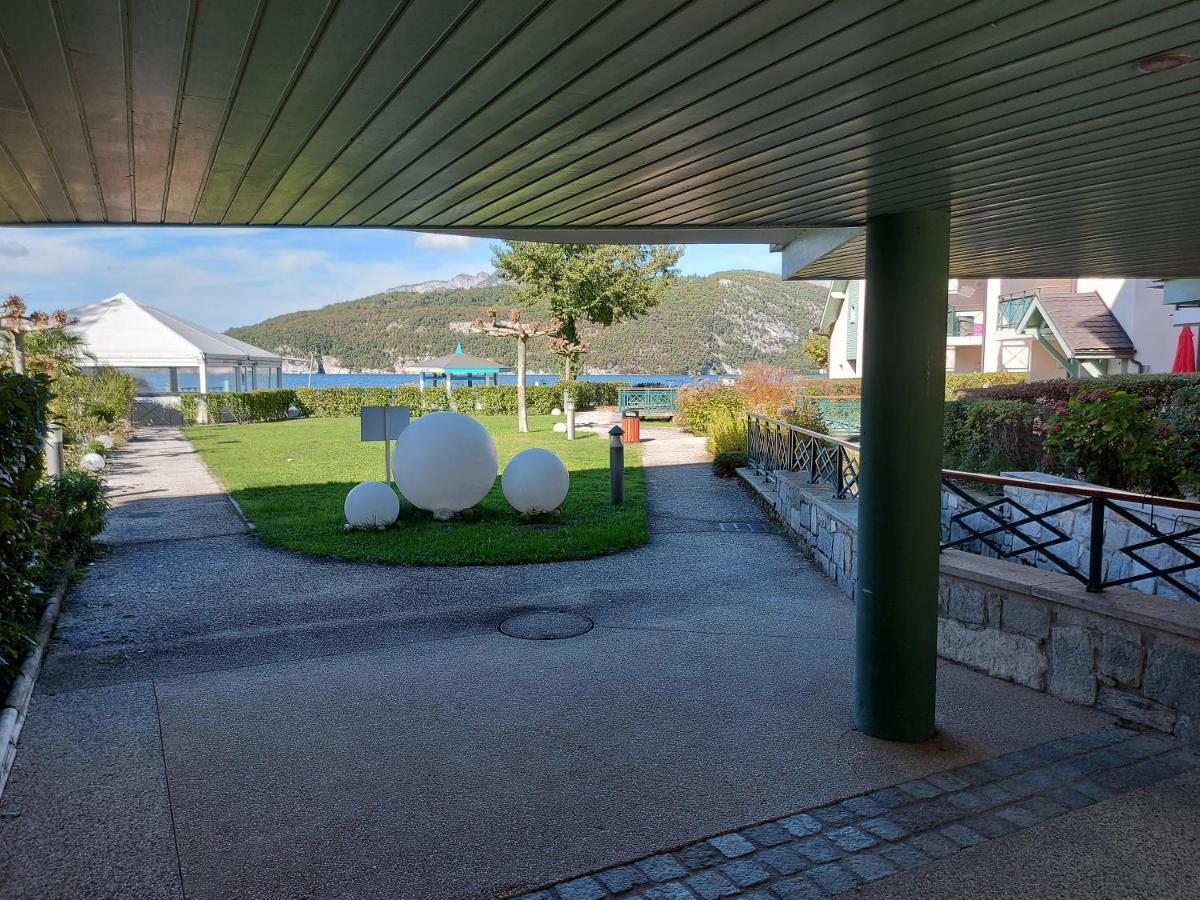 Au Bord Du Lac D'Annecy, Logement Type Loft, Dans Residence Avec Plage Et Ponton Privee Duingt Buitenkant foto